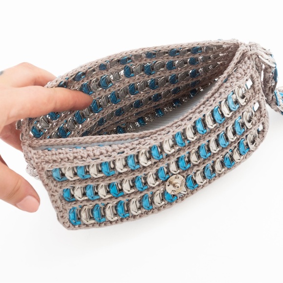Vintage Handmade Blue and Silver Soda Tab Crochet Wristlet Pouch - Picture 8 of 10